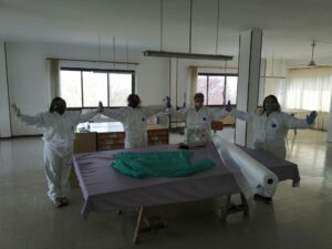 Mascherine artigianali: quattro ovadesi al lavoro fra amicizia e volontariato