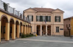 Piazza Guacchione sarà “più green”: “Ma i parcheggi rimarranno”
