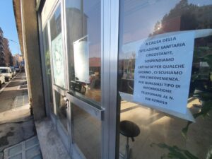 Negozi e coronavirus: tra serrande abbassate e nuovi servizi