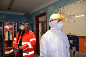 Infermieri, “niente quarantena e lavoro non stop”: ora l’esposto in Procura