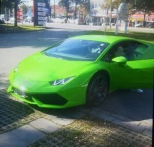 Comprano la Lamborghini con un assegno falso: denunciati in tre