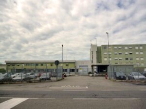 Detenuto incendia materasso e distrugge la cella: salvato dalla Penitenziaria