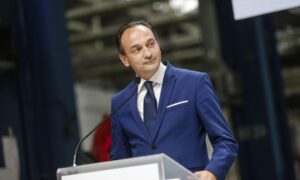 Supermercati e negozi chiusi dalle 13 di domenica e tutto lunedì