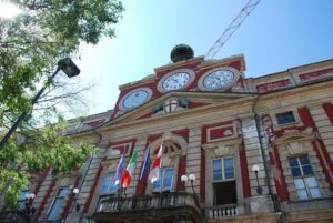 L’Unità di crisi comunale: “Distanze di sicurezza anche nei locali pubblici”