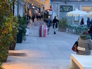 Alessandria, alle 18 le serrande si abbassano