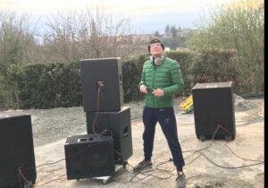 Deejay dalla collina fa ballare il paese