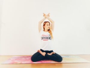 Yoga a casa, lezioni online “per imparare a conoscersi”