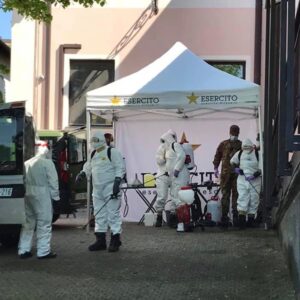 Task force dell’esercito: sanificazione in atto nella residenza per anziani