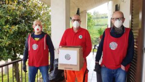 Da CasaPound 1200 mascherine per gli operatori di soccorso