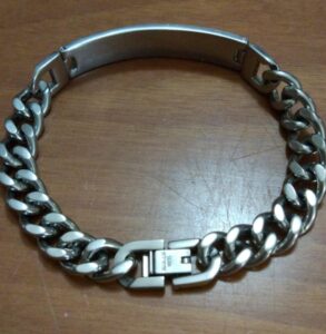 Trovato bracciale da uomo in via Marengo