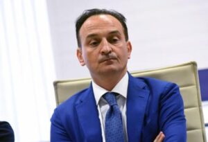 Da lunedì didattica delle superiori a distanza e capienza bus e treni al 50%