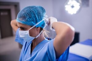 Medici e infermieri chiedono posti letto e personale: “È urgente”