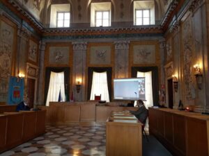 Sul caso del vigile positivo al Covid intervengono le minoranze