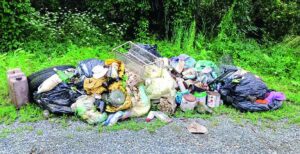 Rifiuti, troppi sacchetti nei cestini: a Molare arrivano le fototrappole