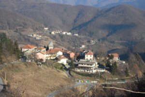 Dispersi nei boschi, coppia ritrovata grazie alle ricerche con l’elicottero