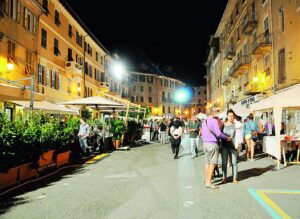 “Bella, Ovada stasera”: al via i venerdì dedicati allo shopping serale