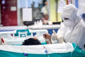 Coronavirus, Bianchi: «Contagi  in leggera risalita. Numeri bassi, ma serve attenzione»