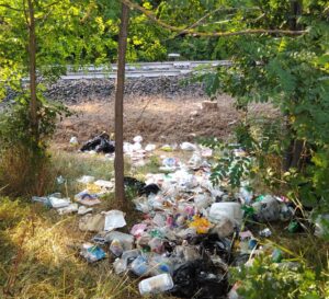 Rebba: dietro ai capannoni una discarica a cielo aperto