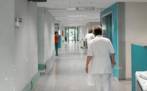 Coronavirus, il prof. Bianchi: «Aumenta il numero dei contagi. Ma i dati restano accettabili»