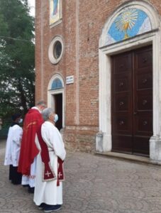 San Lorenzo: restaurati i tre portoni della chiesa