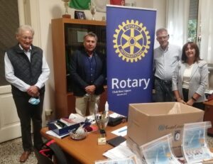 Visiere per gli insegnanti novesi: il dono del Rotary Club