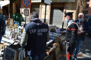 Acqui: ispezione dei Carabinieri tra le bancarelle del mercatino