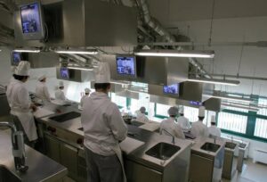 Più intervalli e più ingressi: l’Alberghiero è pronto a ripartire
