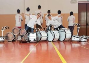 ‘Acquinbanda’: per le vie del centro la Drumline di Rovellasca