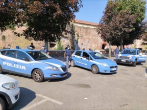 Degrado e bivacchi in piazza Castello: la Polizia impegnata nei controlli