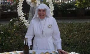 Suor Adriana, 50 anni tra bambini e anziani
