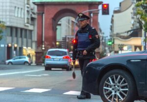 Alla guida ubriachi o dopo l’assunzione di droga: cinque denunce
