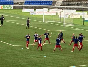 Standing  ovation per i Grigi, lezione alla Carrarese (0-2)