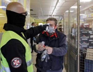 I contagi oltre quota 300, positivo l’1 per cento dei residenti