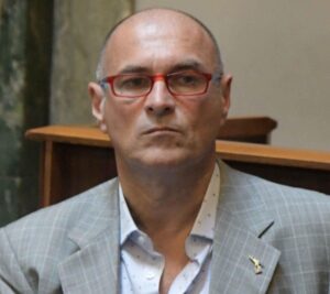 “La nostra comunità ha voglia di reagire. Giusto organizzare il Capodanno”