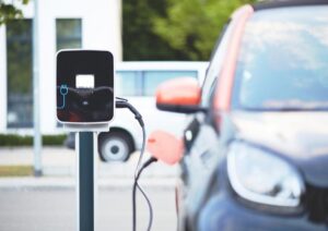 Parcheggi ‘blu’, da luglio ad Acqui esenzione solo per veicoli elettrici