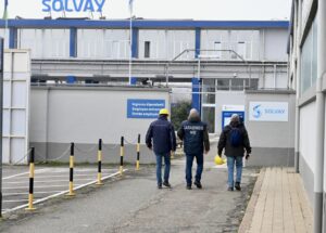 Solvay blinda il Pfas cC6O4: a rischio i futuri controlli nell’ecosistema