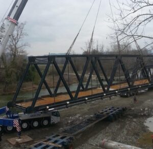 Si muove il nuovo ponte, spostate le campate