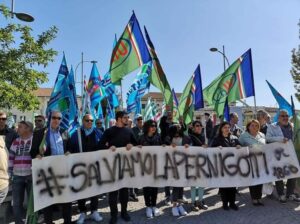 Pernigotti, lavoratori in piazza con i colleghi della Cerutti