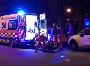 Incontra una prostituta in casa, poi scappa nudo per le vie del quartiere Europa