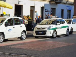 Frutta e verdura sul marciapiede: al Cristo i controlli della Municipale