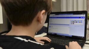 “Controsenso continuare a impedire agli studenti di tornare a scuola”