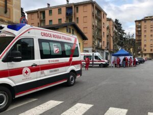 La Croce Rossa invita tutti in piazza. Solo per donare il sangue però