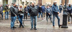 Commercianti in piazza a Novi: “Aprire per non morire”