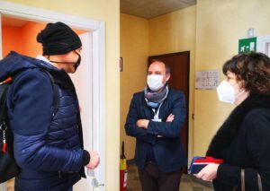 Lucchini visita il nuovo hub vaccinale di piazza Ferraris
