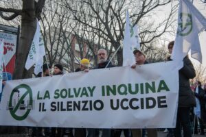 Ambientalisti, la protesta: “Il sindaco svende il territorio e la salute pubblica”