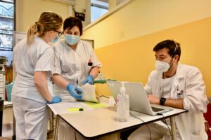 Vaccino: chi non l’ha fatto rischia la terapia intensiva 13 volte di più