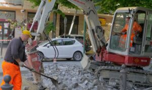 Addio al porfido sugli attraversamenti: “Troppo pericoloso”