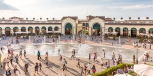 Outlet, il centro commerciale riapre anche nei weekend
