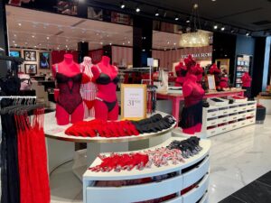 Lingerie e seduzione, all’Outlet apre Victoria’s Secret
