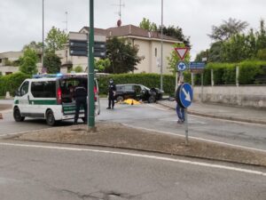Tragico impatto alla rotonda dell’ospedale: un morto